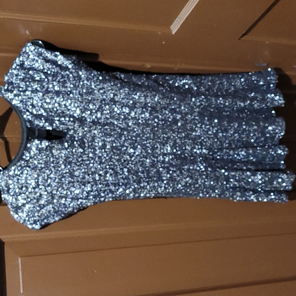 Dress - Picture 3 of 4